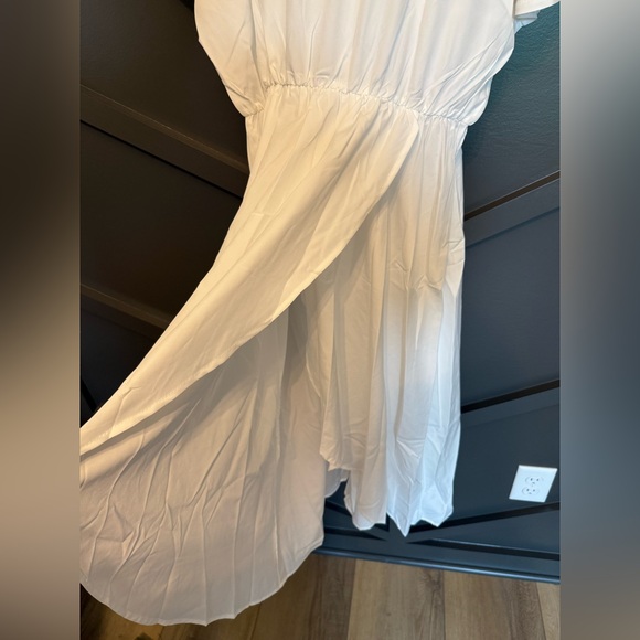 🟡 Elegant Cream Asymmetrical Dress with open shoulders NEW! - Picture 3 of 5